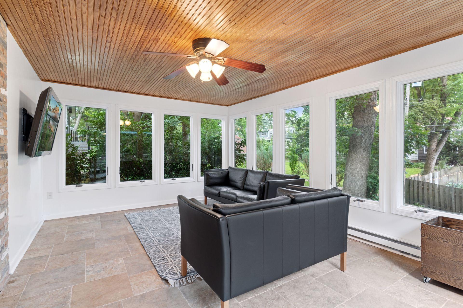 4516 Vandervork Avenue