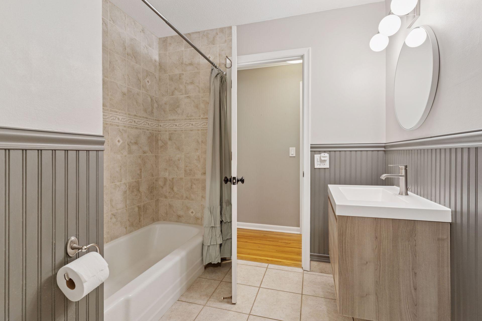 4516 Vandervork Avenue