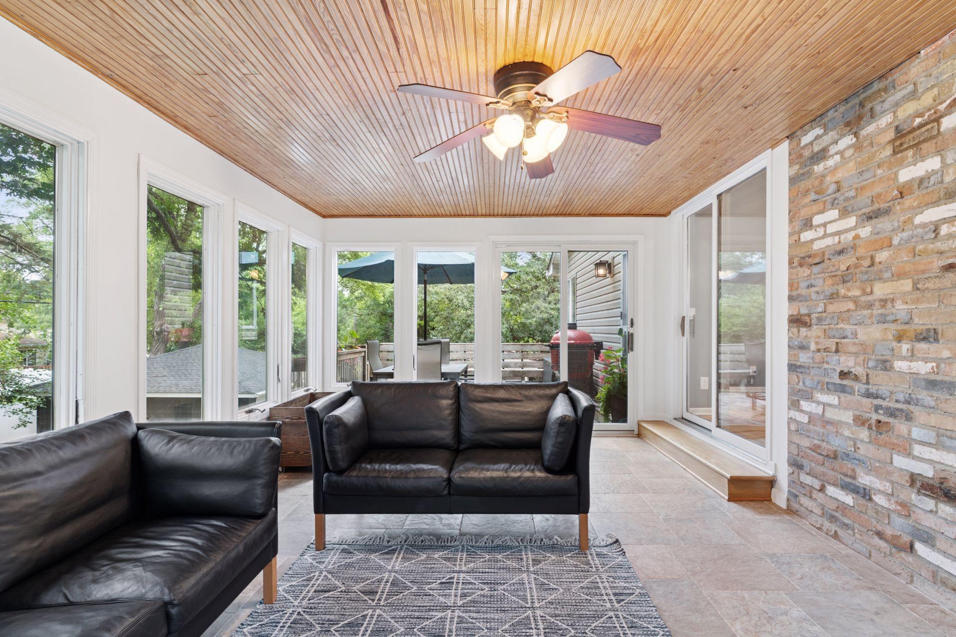 4516 Vandervork Avenue