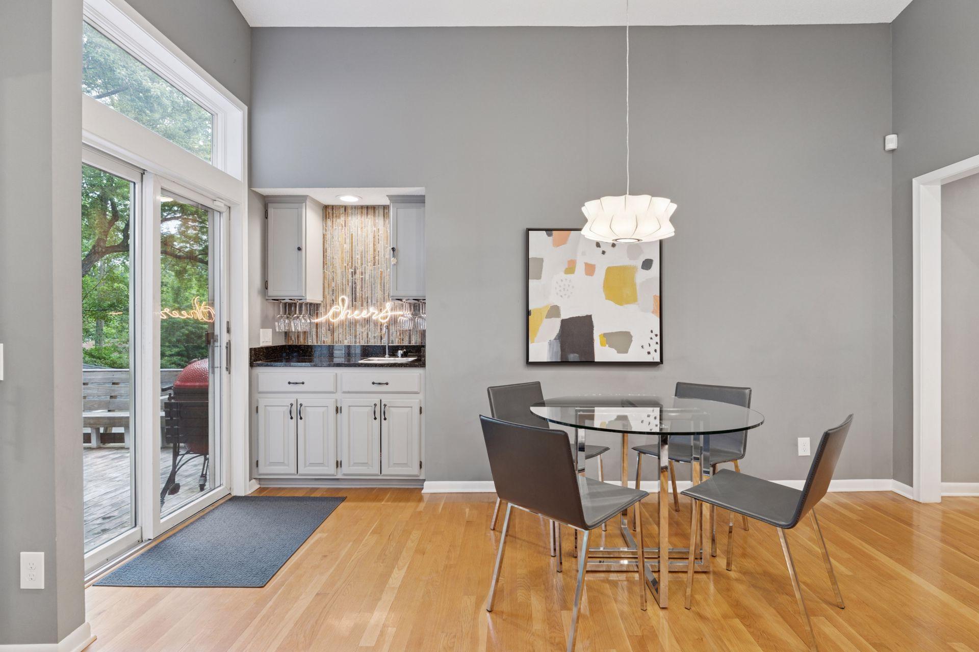 4516 Vandervork Avenue