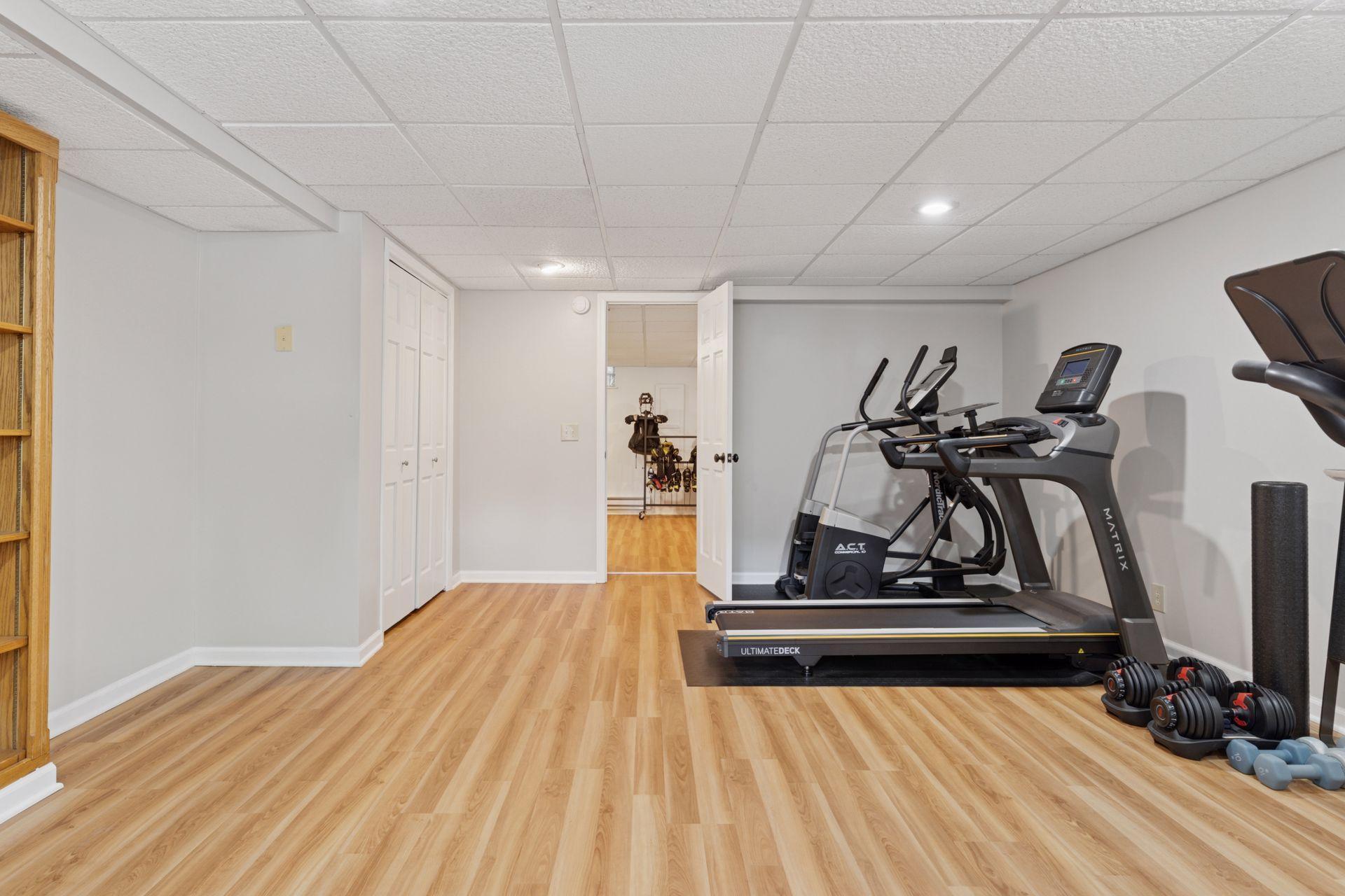 4516 Vandervork Avenue