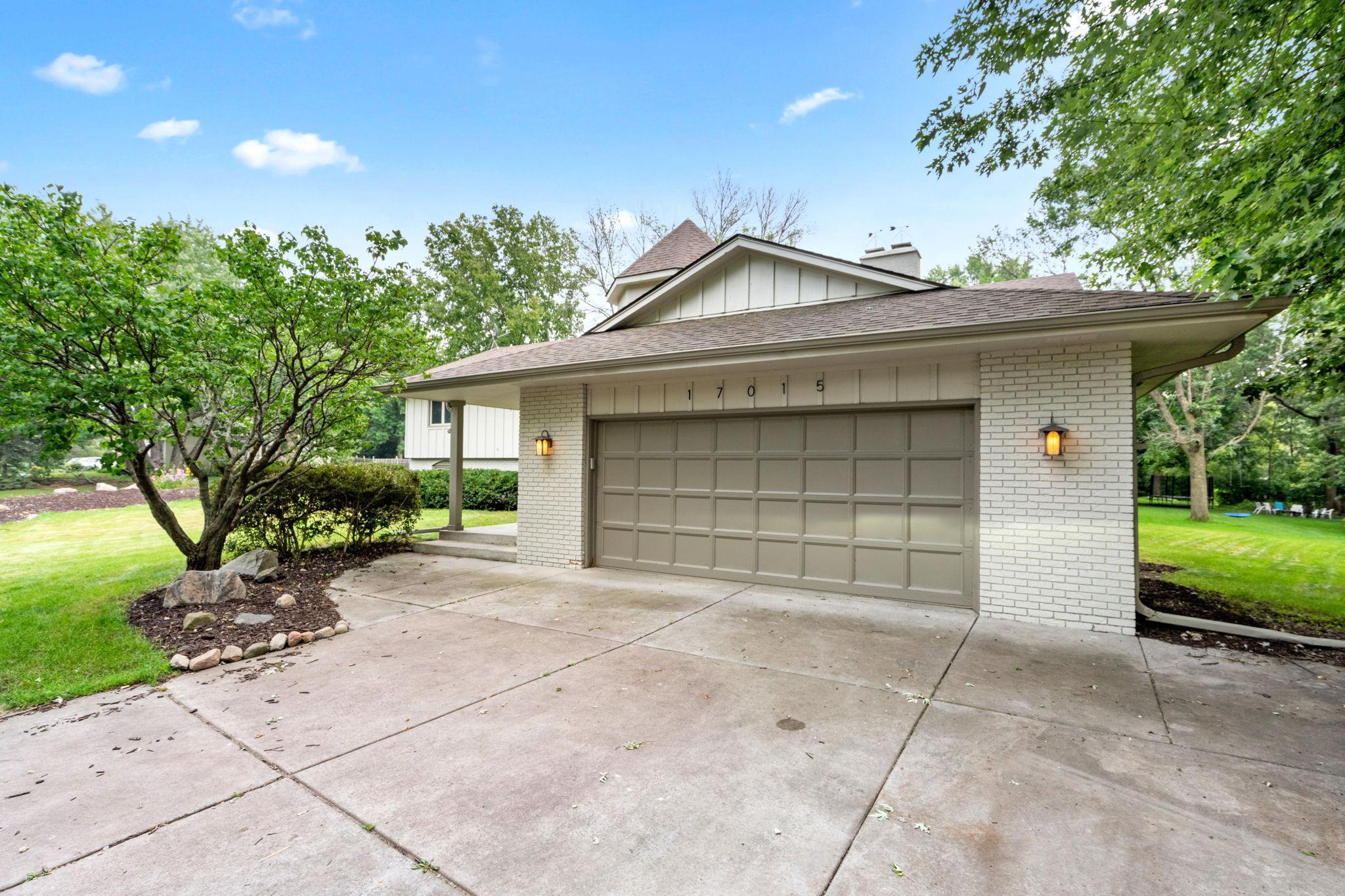 17015 N 30th Avenue N