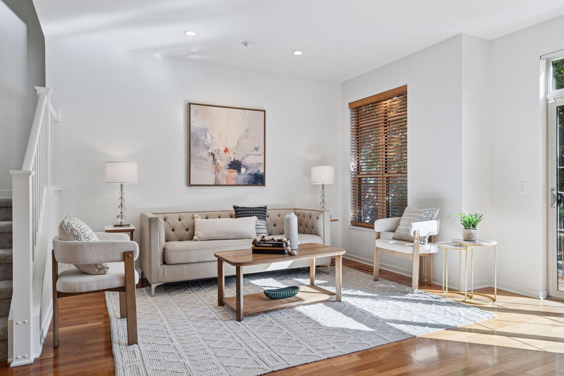 221 1st Avenue NE Unit: 27