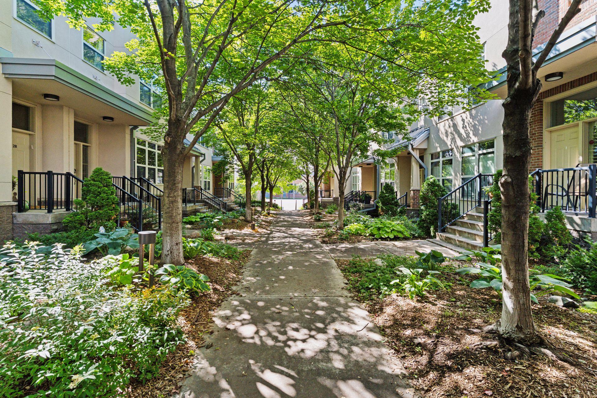 221 1st Avenue NE Unit: 27