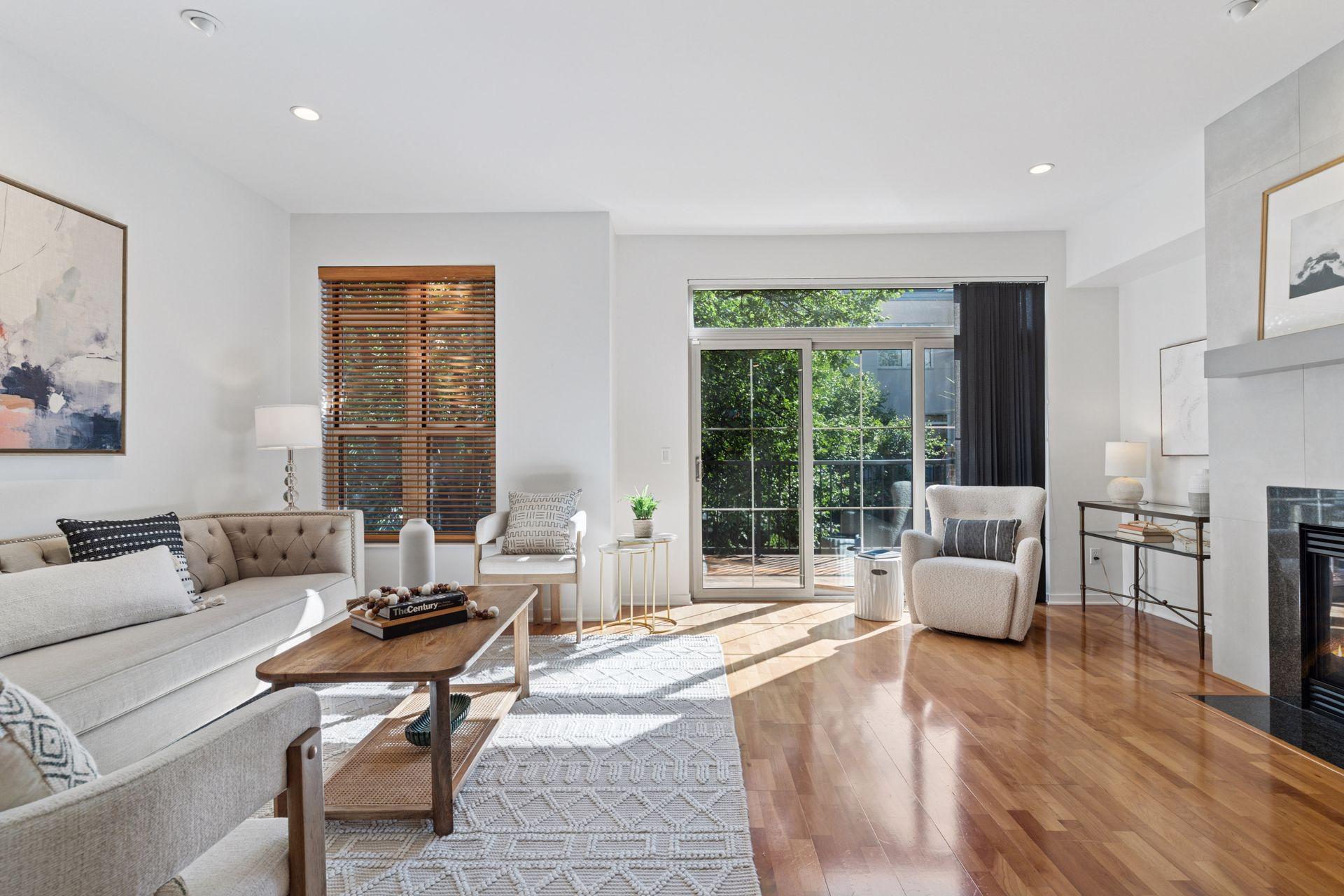 221 1st Avenue NE Unit: 27