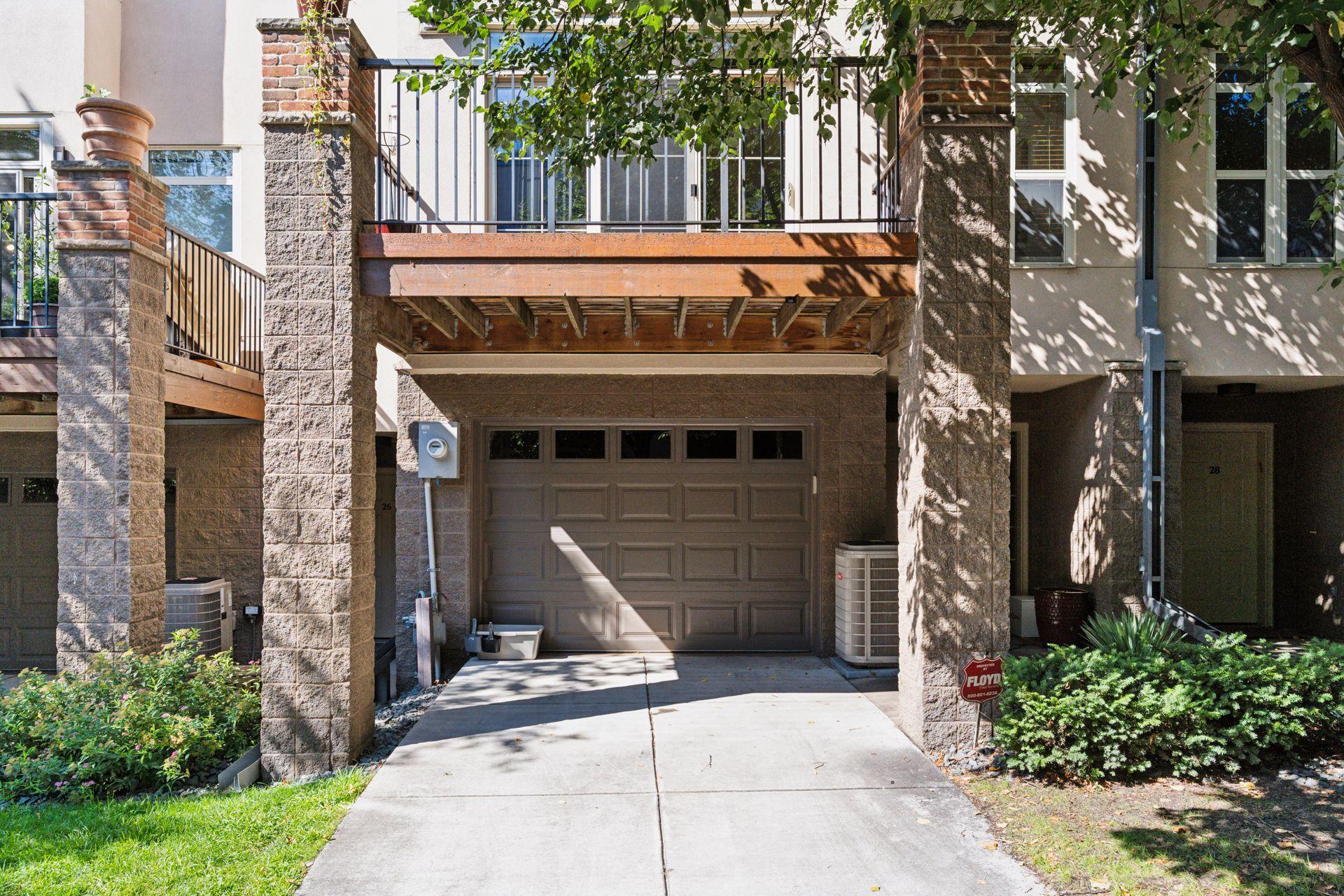 221 1st Avenue NE Unit: 27