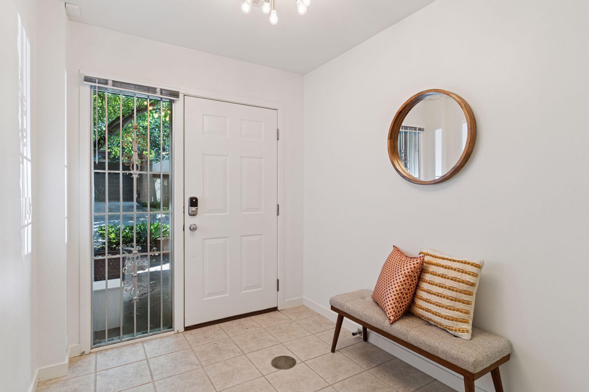 221 1st Avenue NE Unit: 27