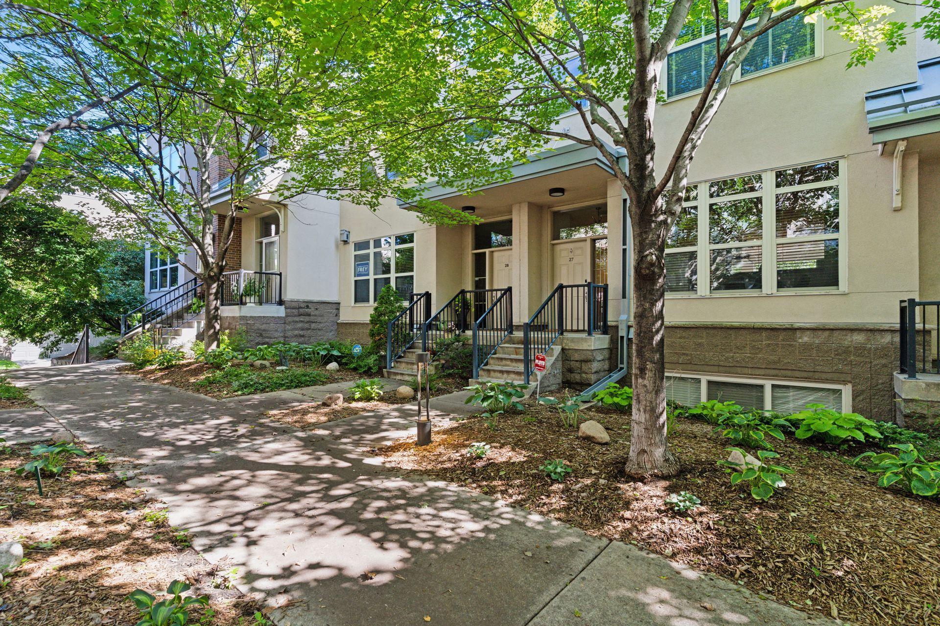 221 1st Avenue NE Unit: 27