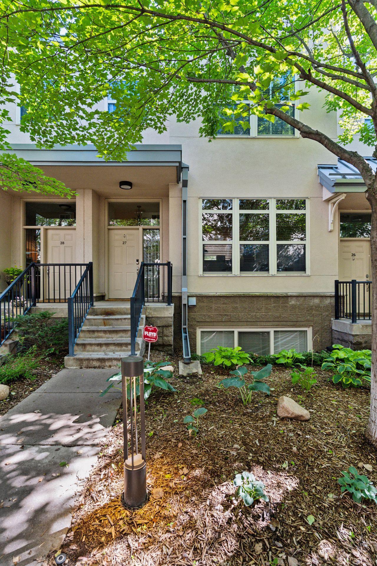 221 1st Avenue NE Unit: 27