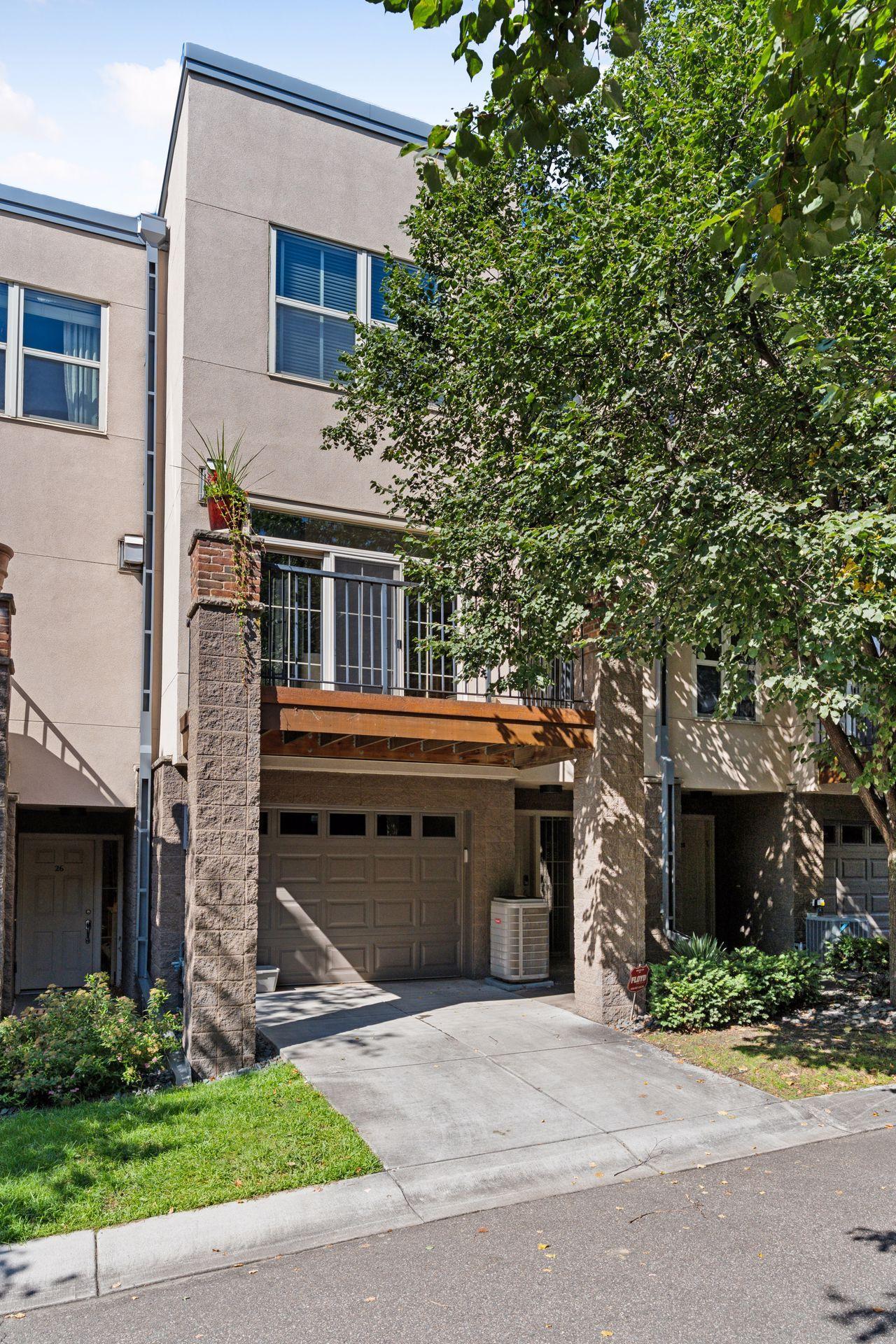 221 1st Avenue NE Unit: 27