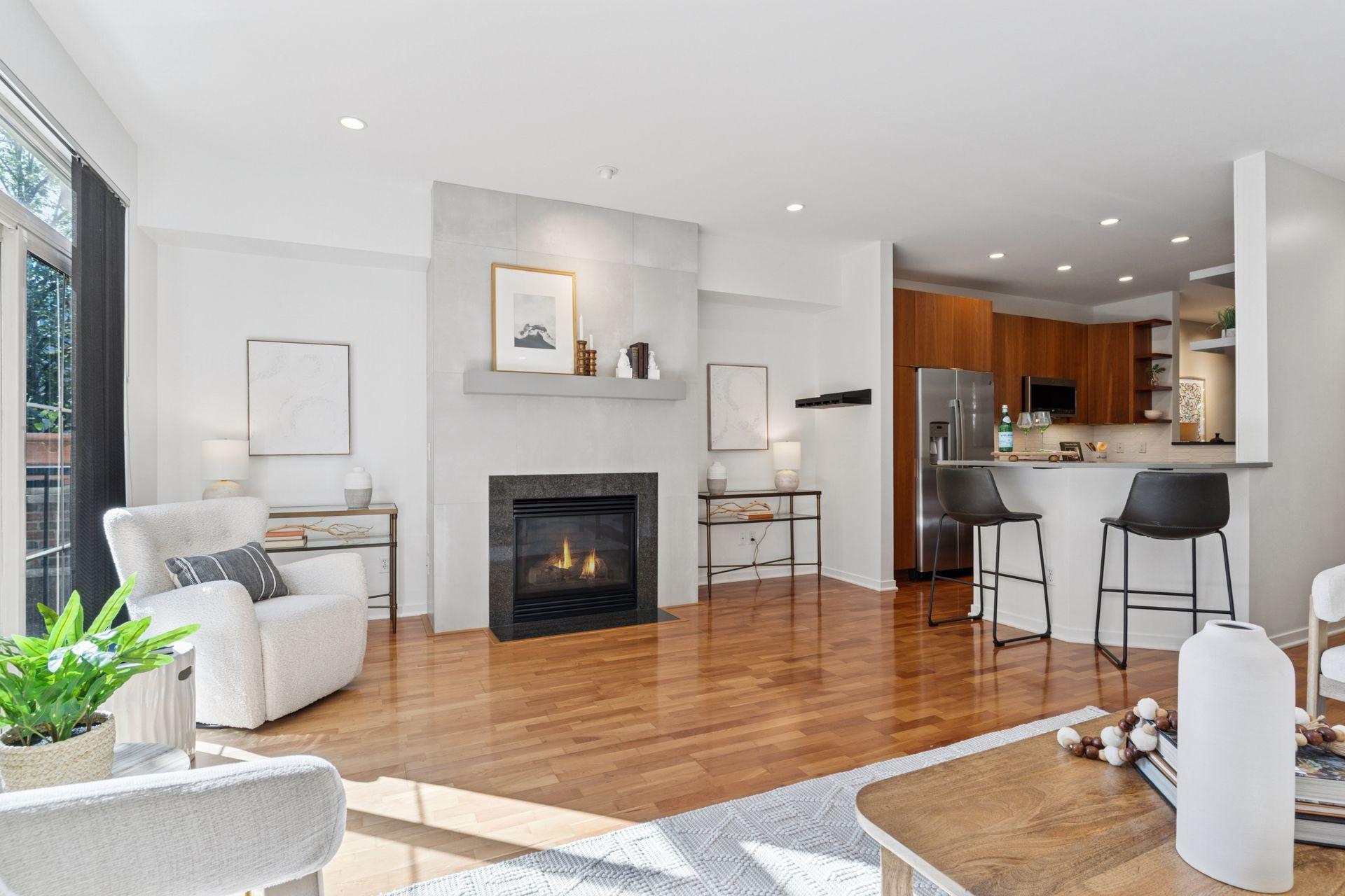 221 1st Avenue NE Unit: 27