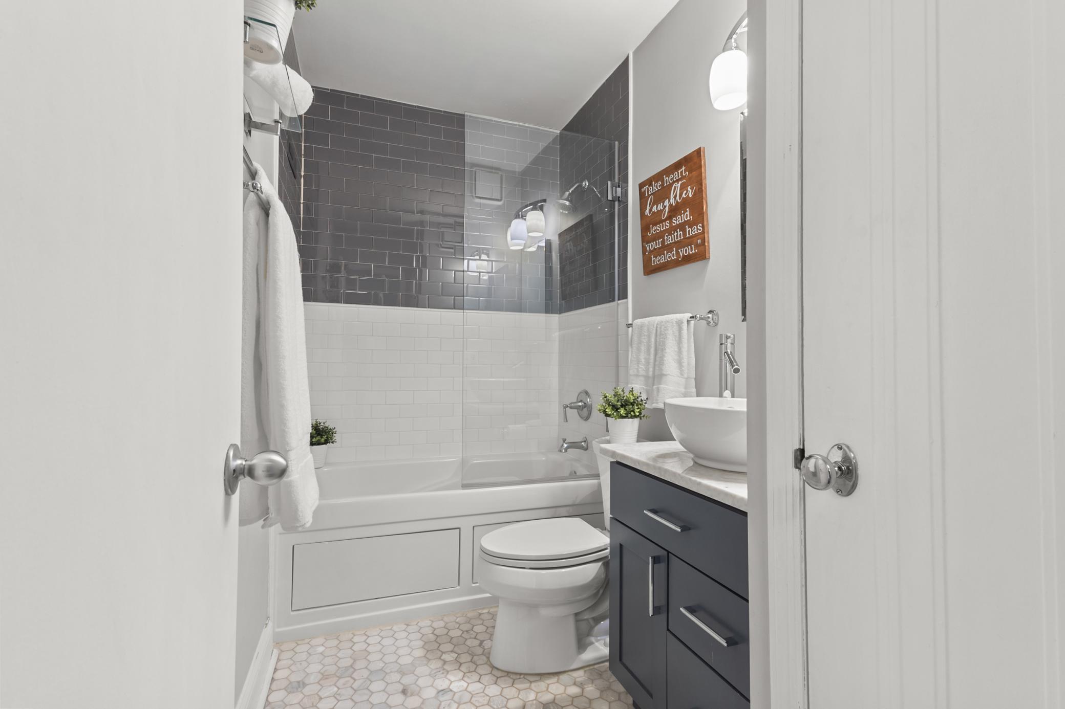 3200 Edgewood Avenue S