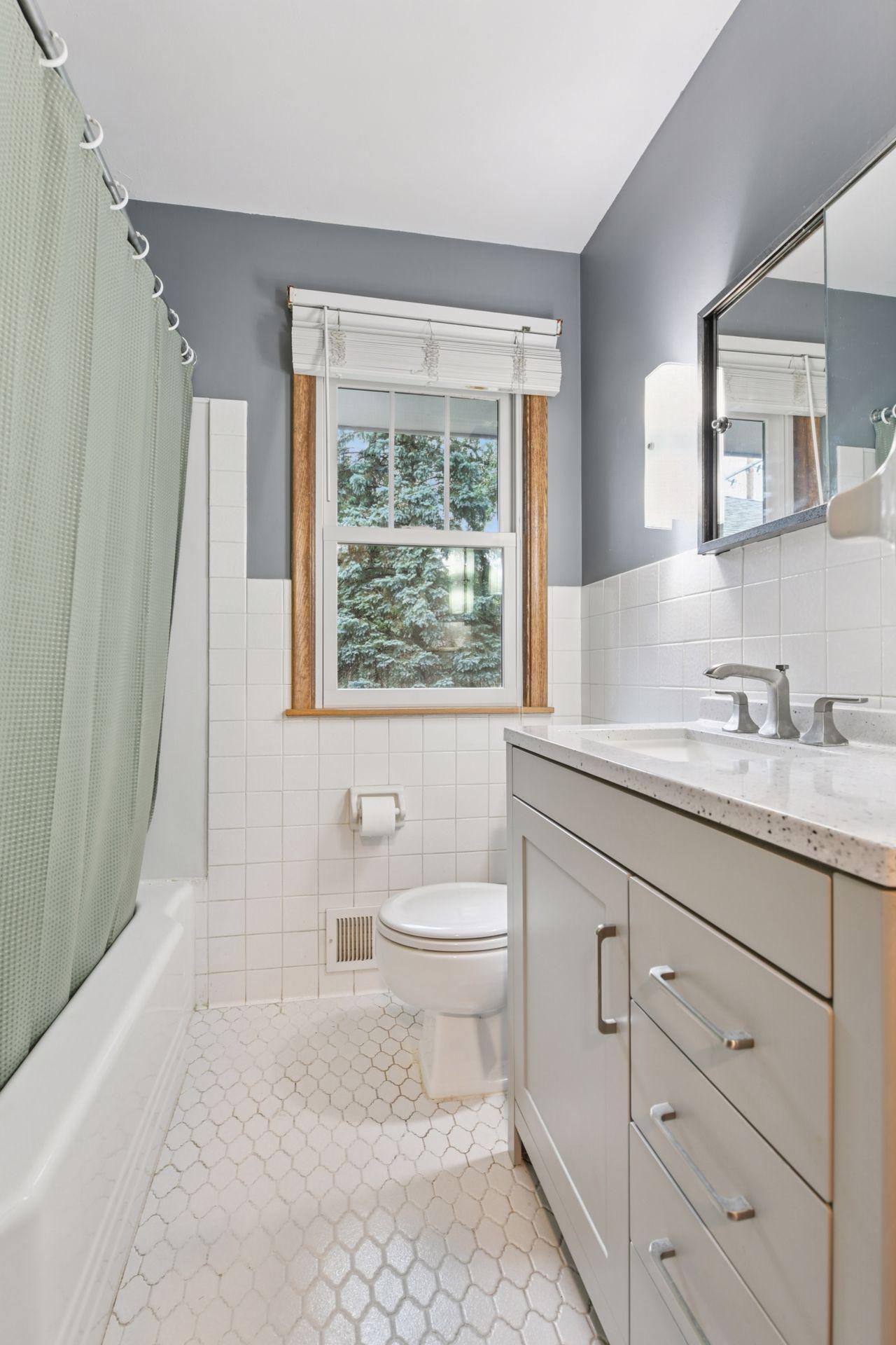 401 Jackson Avenue S