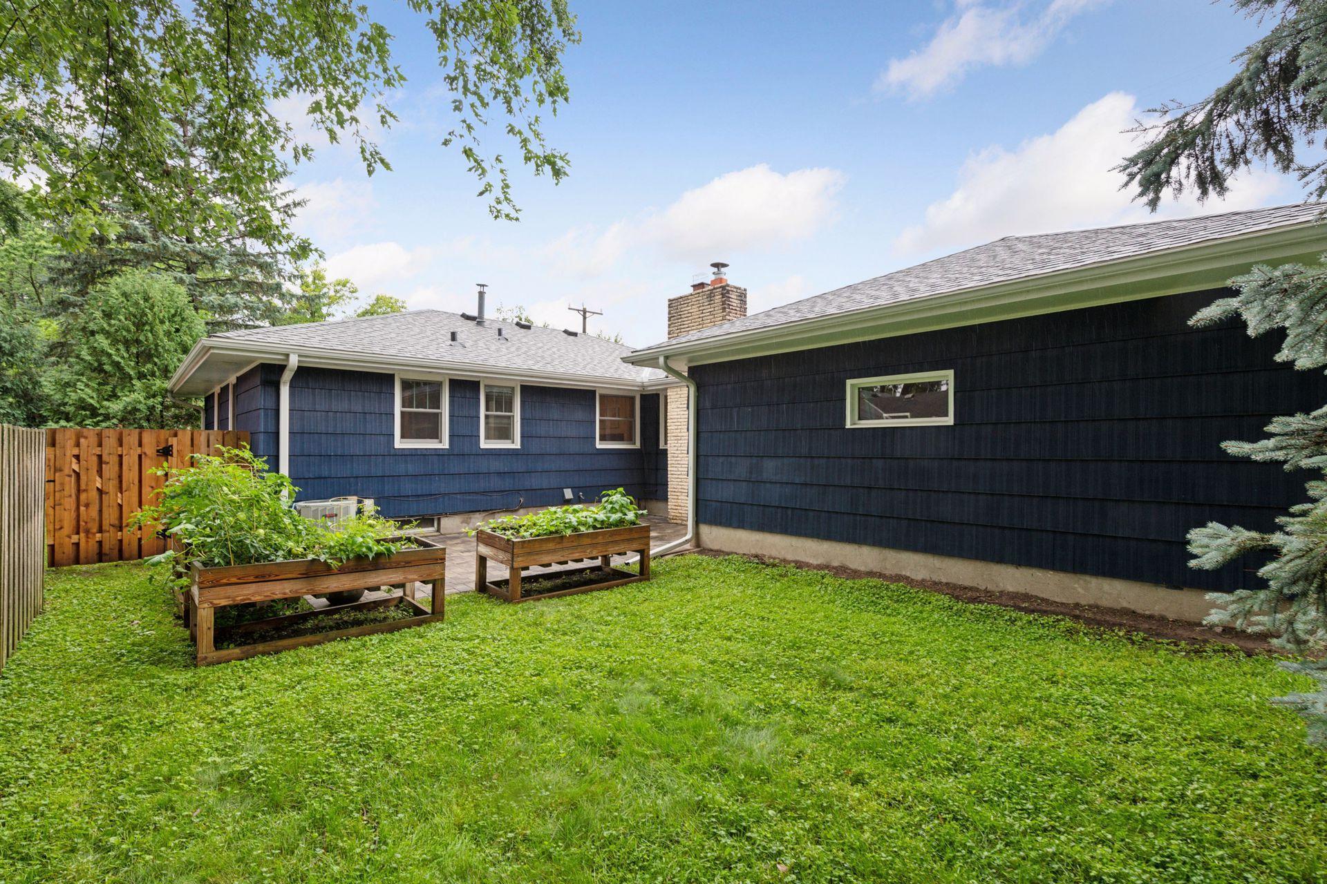 401 Jackson Avenue S