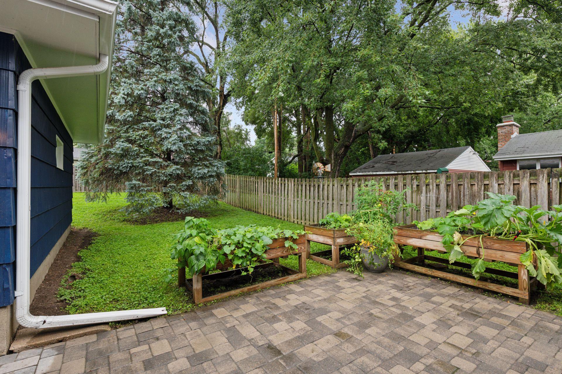 401 Jackson Avenue S