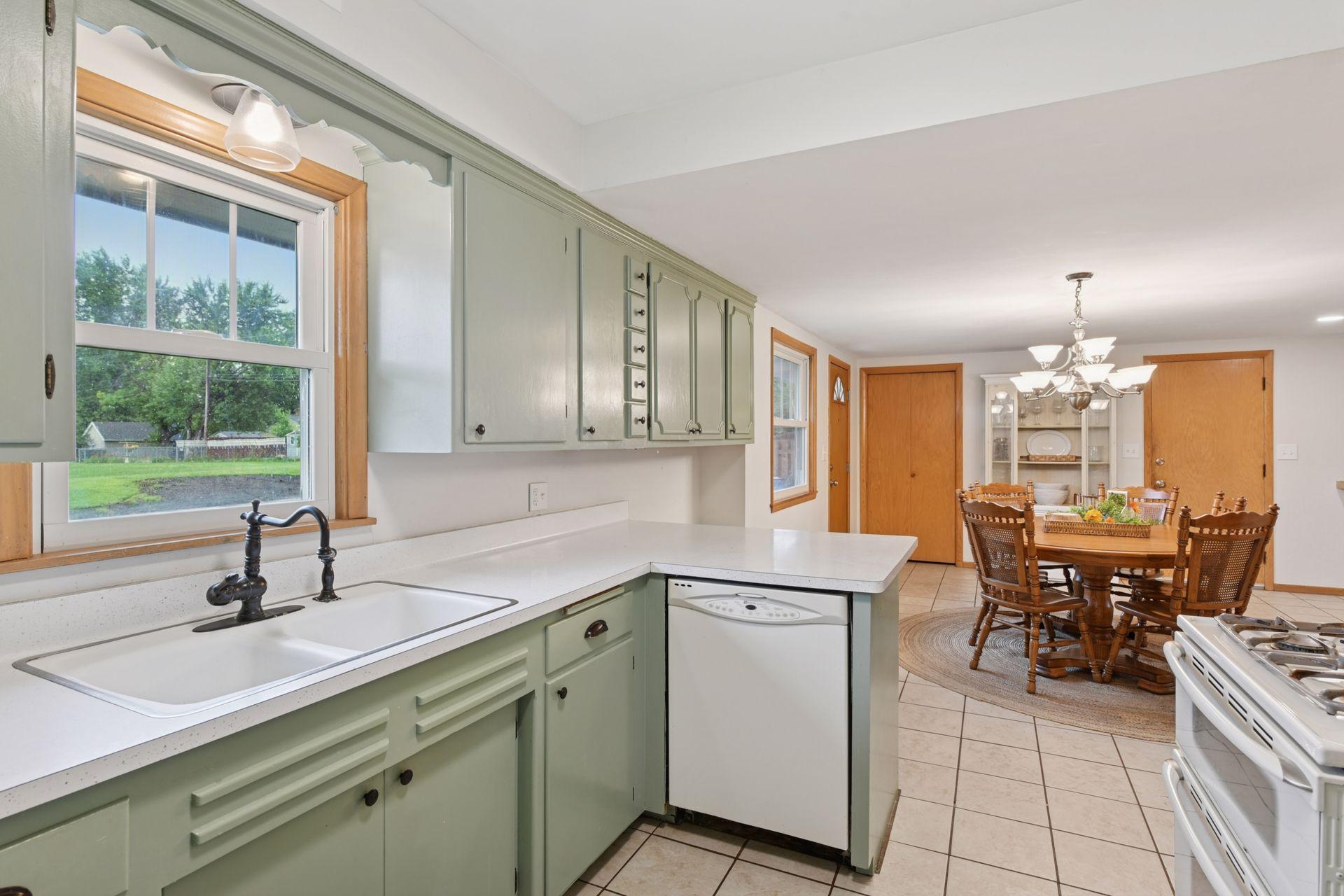 401 Jackson Avenue S