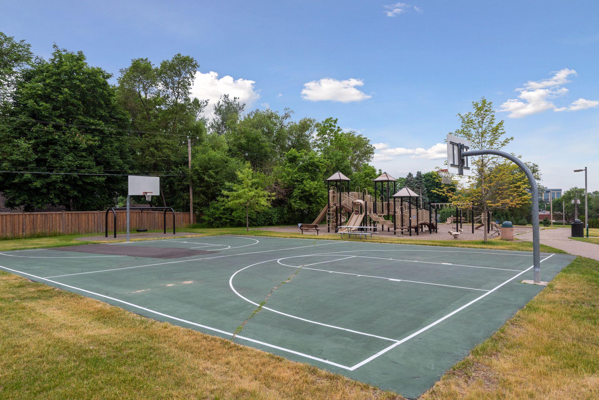 401 Jackson Avenue S