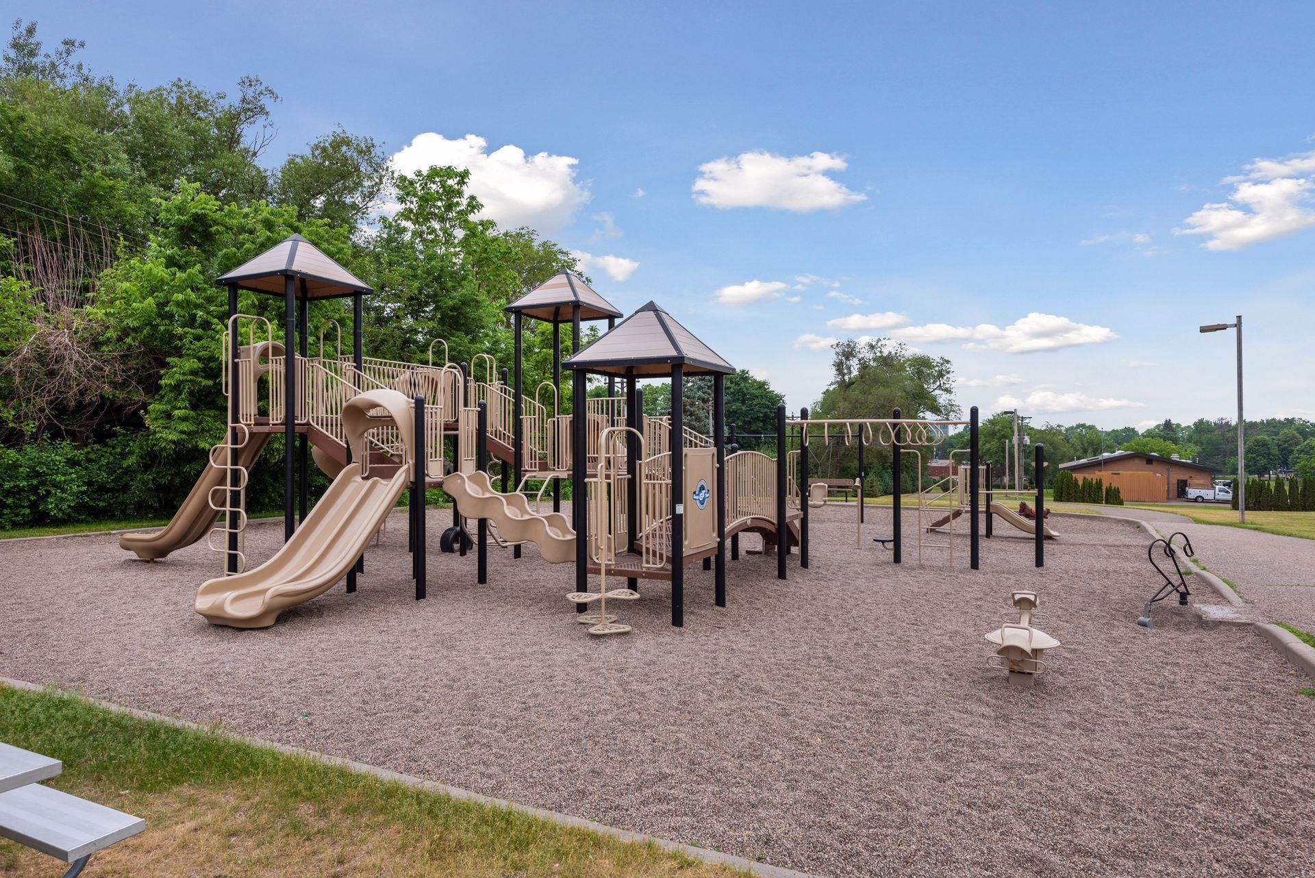 401 Jackson Avenue S