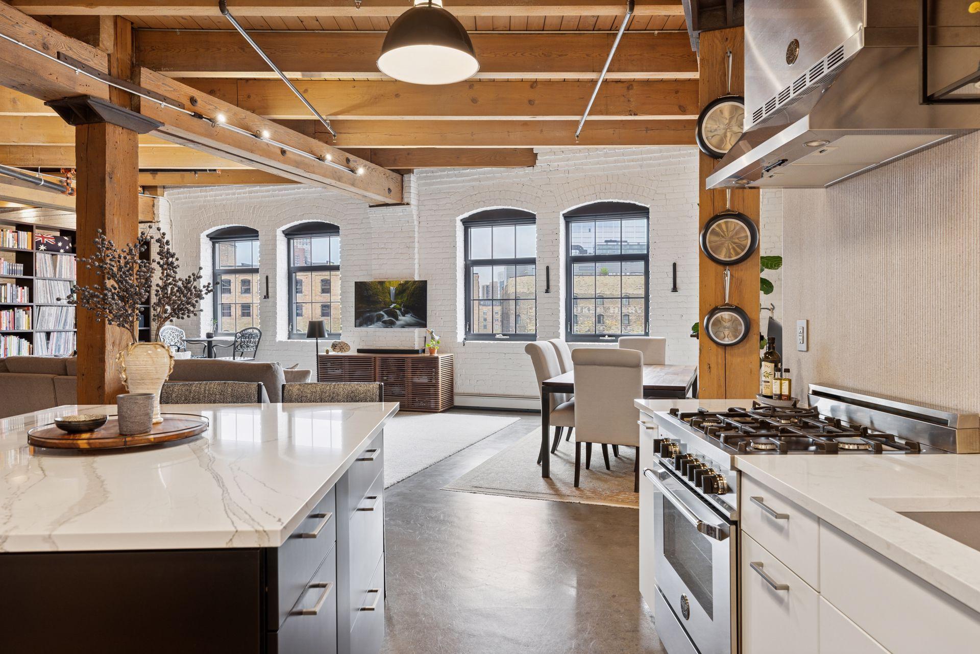 404 Washington Avenue N Unit: 402