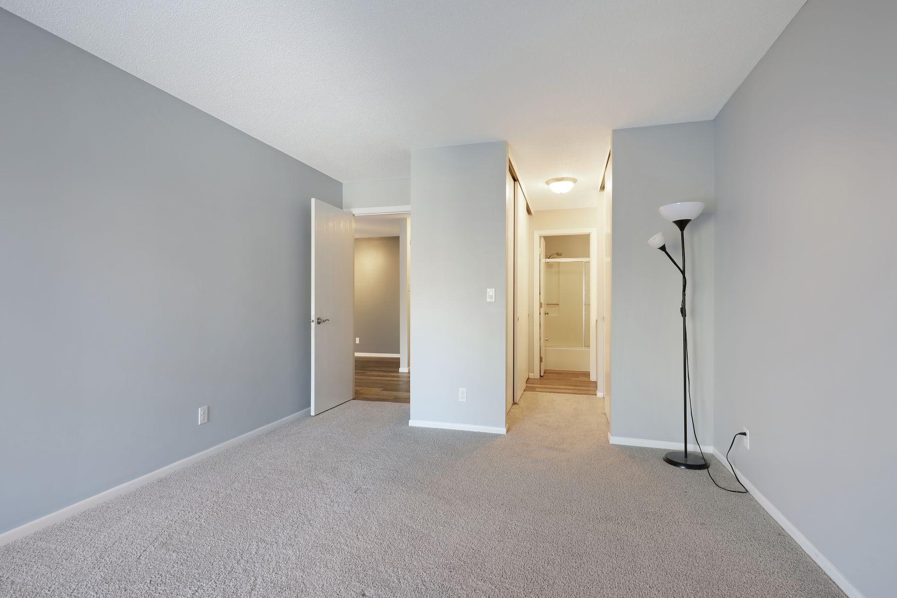 35 Nathan Lane N Unit: 203