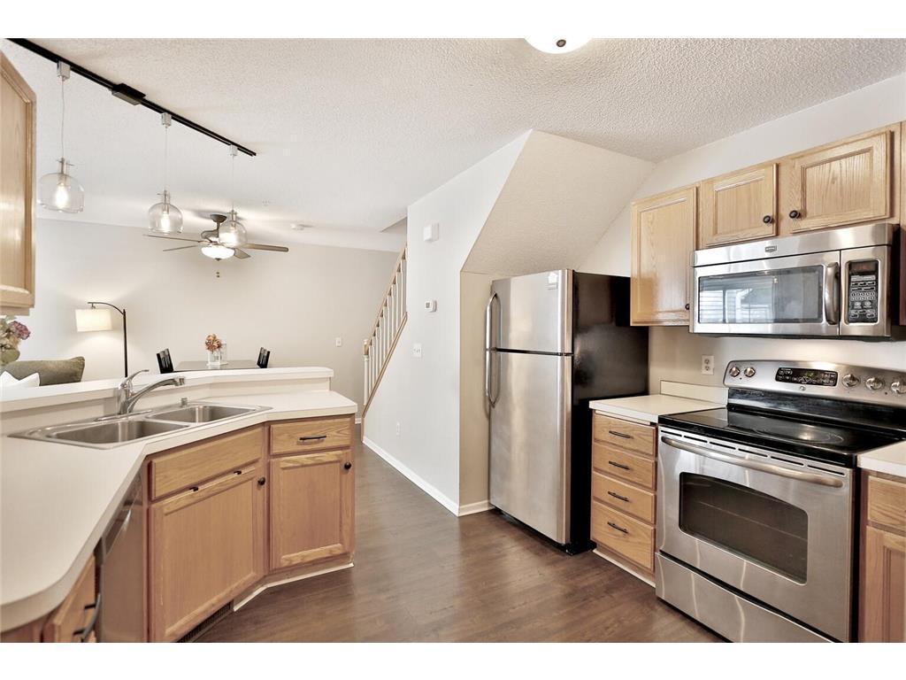 566 Mission Hills Way W