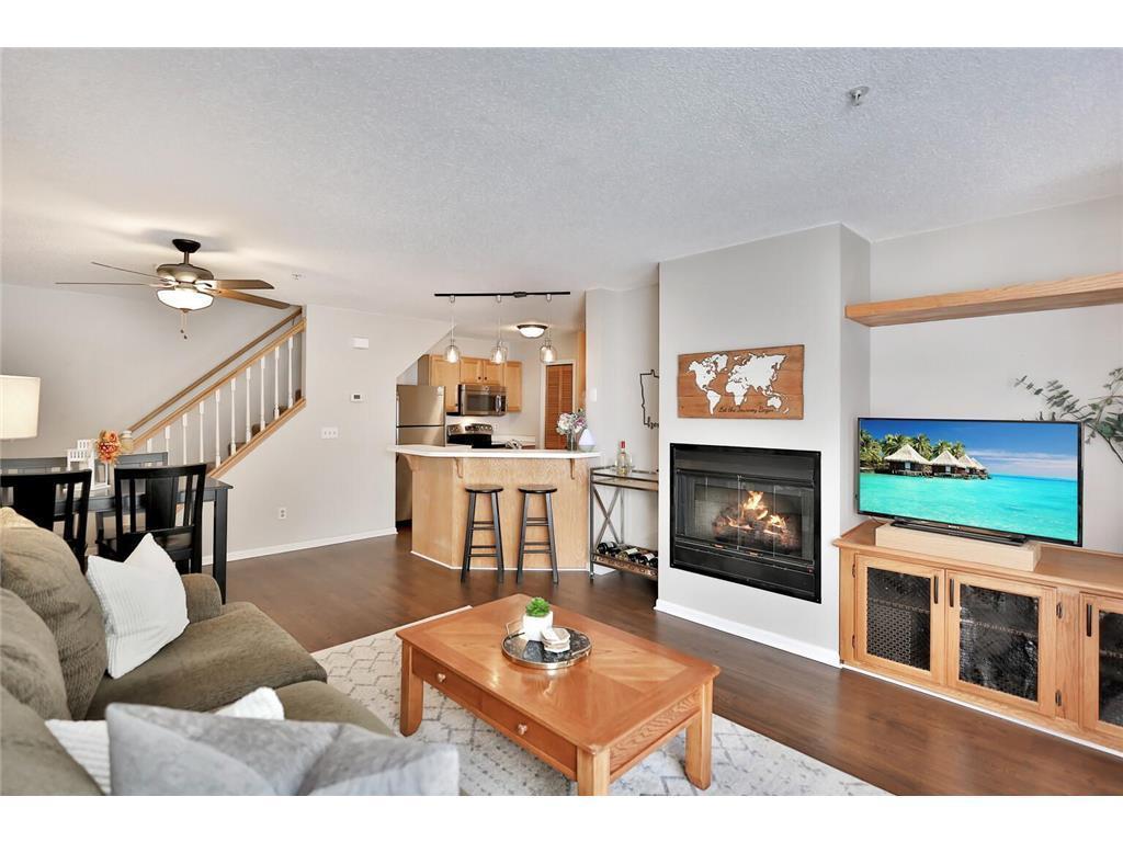 566 Mission Hills Way W