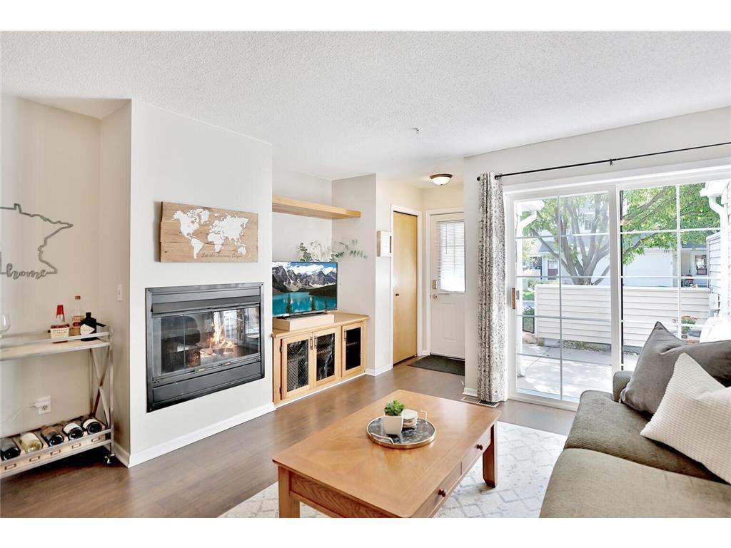 566 Mission Hills Way W