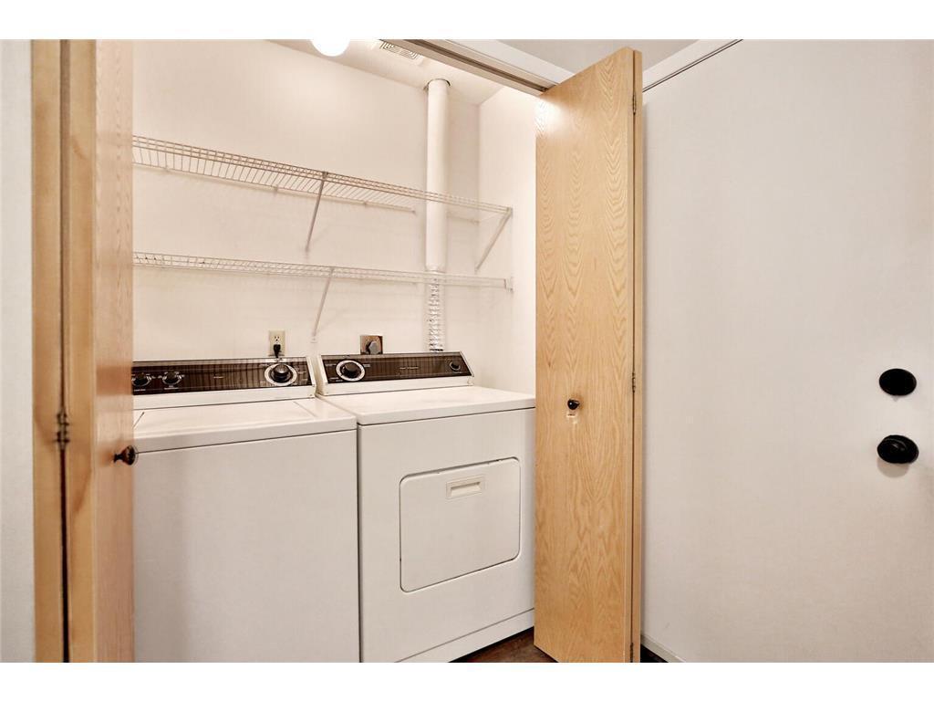 566 Mission Hills Way W