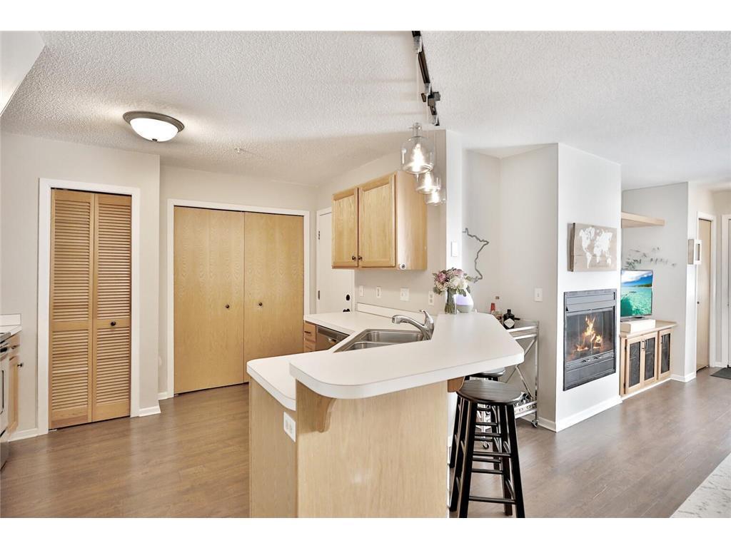 566 Mission Hills Way W