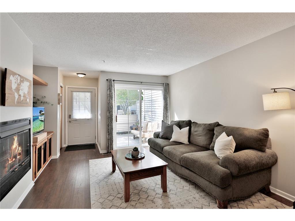 566 Mission Hills Way W