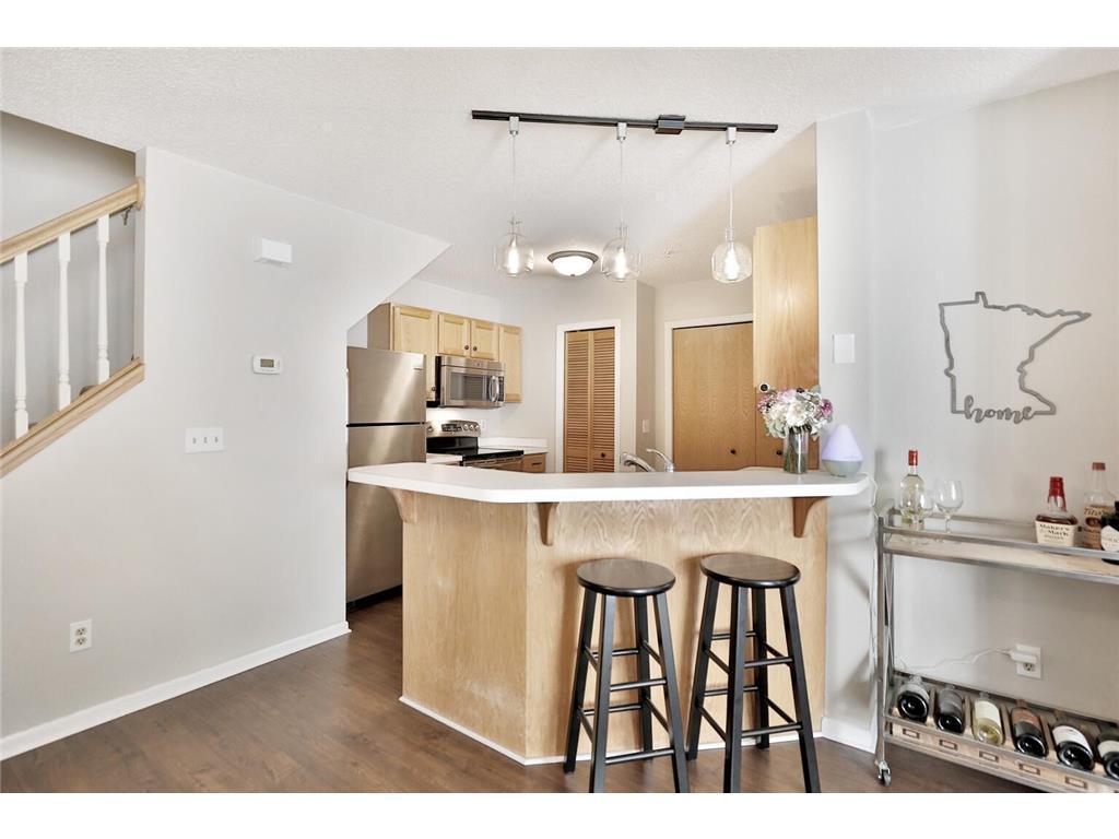 566 Mission Hills Way W