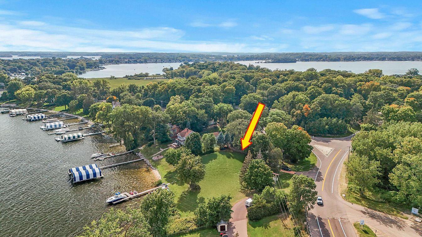 3705 North Shore Drive