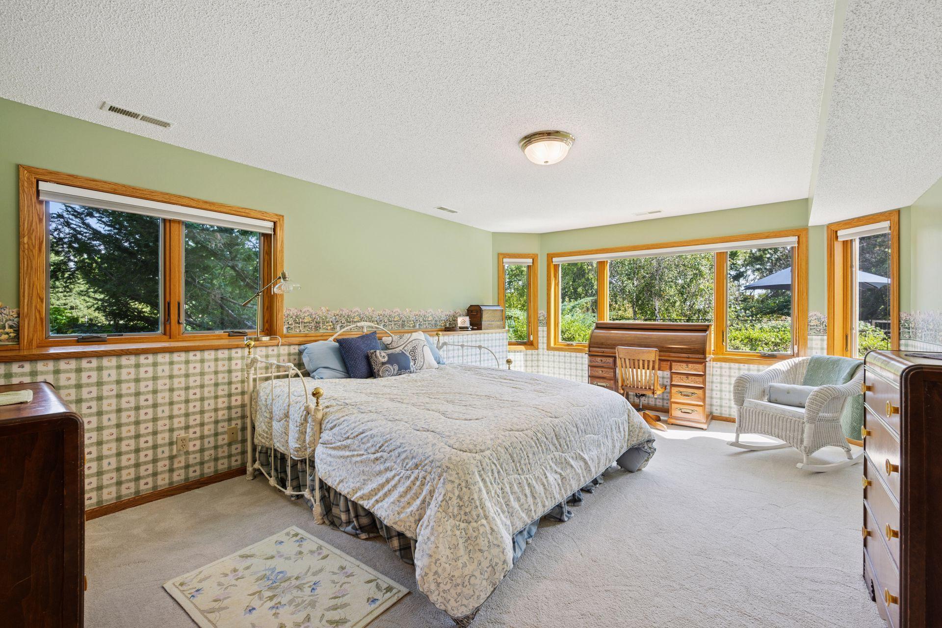 7040 Meridian Avenue S