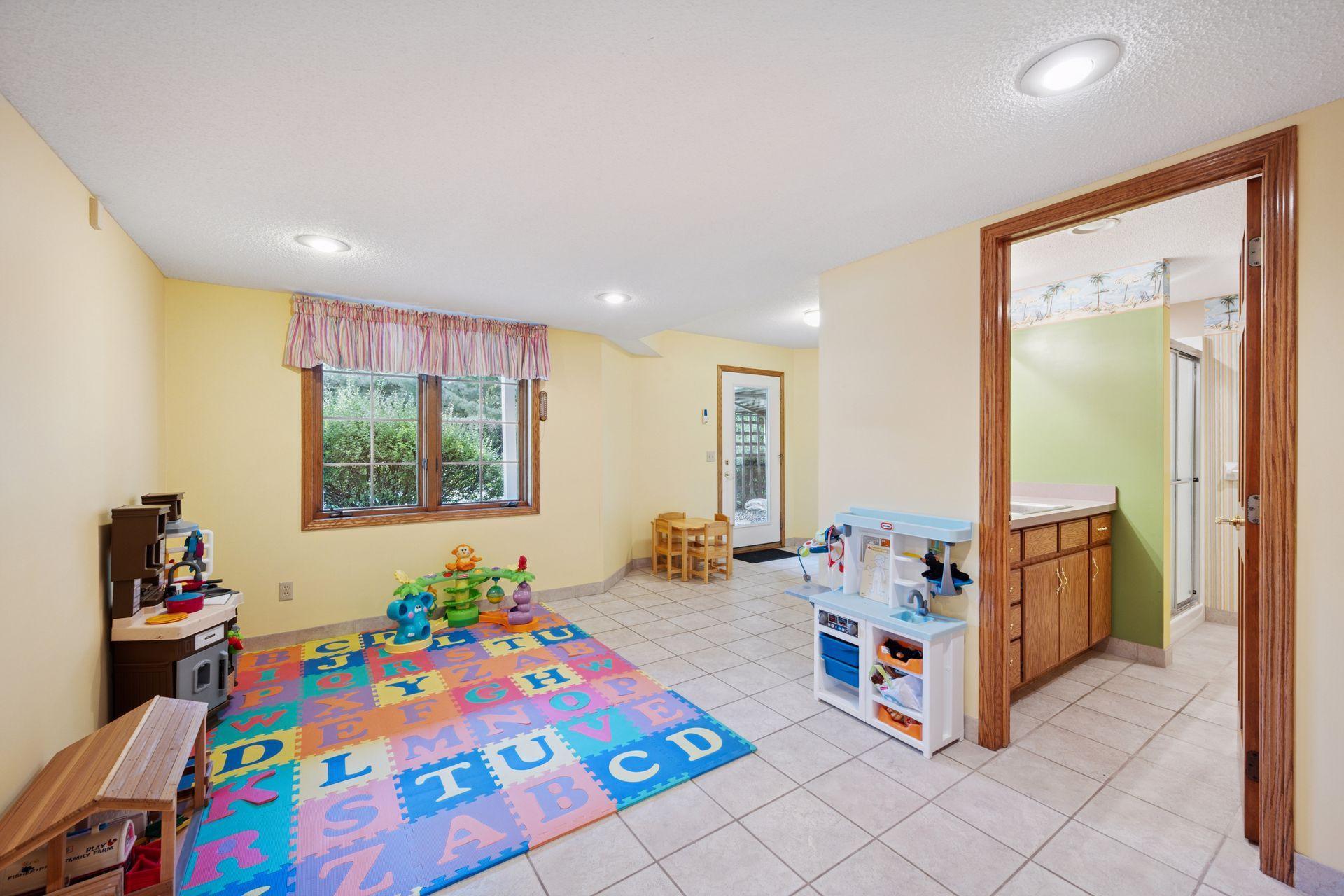 7040 Meridian Avenue S