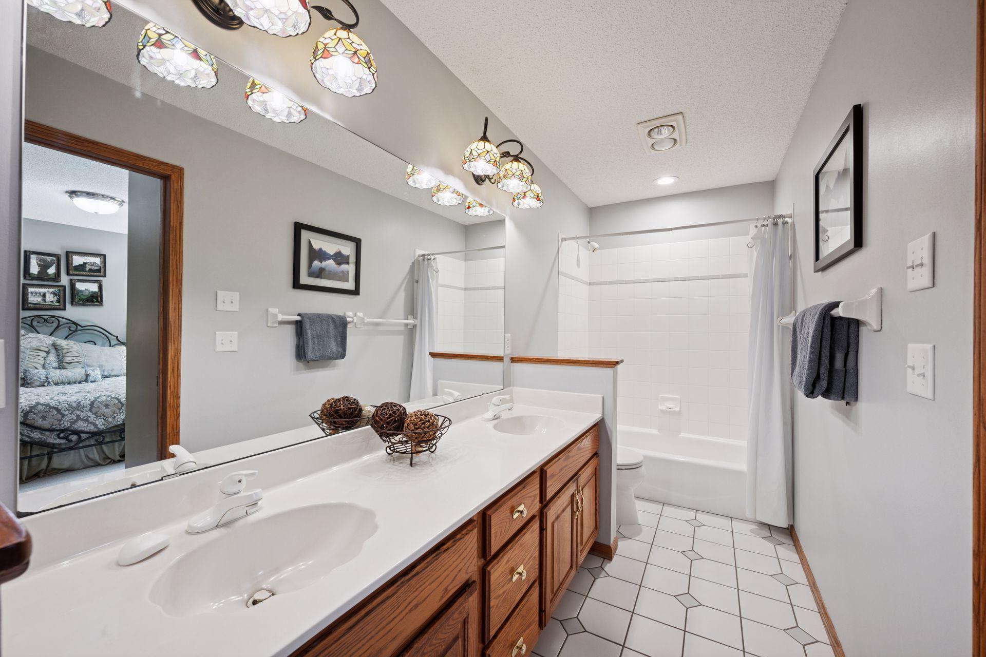 7040 Meridian Avenue S