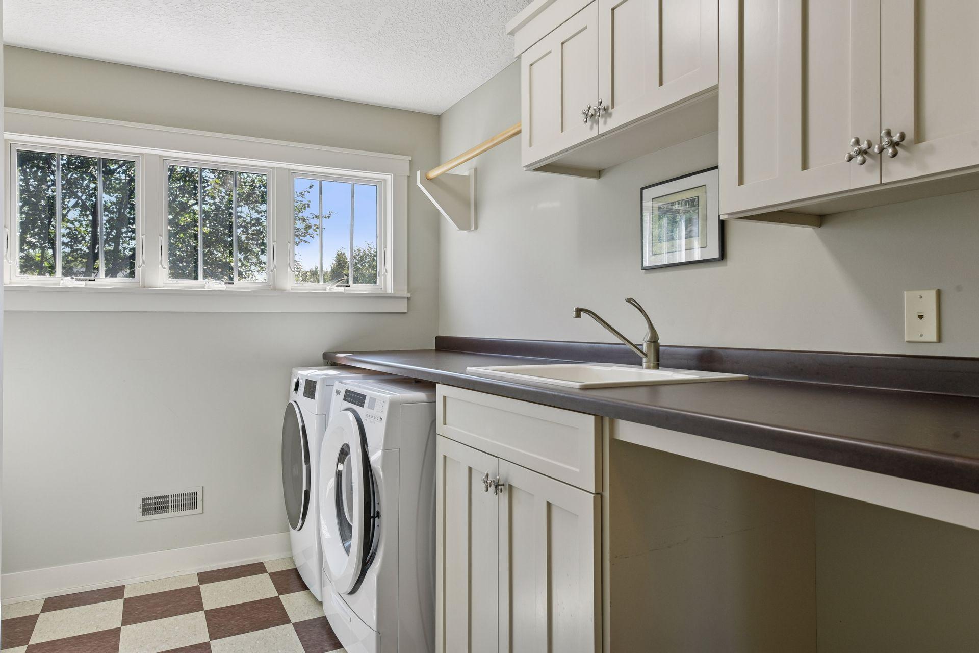 5885 Sunnybrook Lane