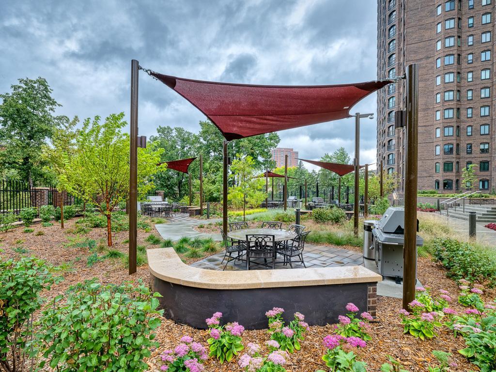 1235 Yale Place Unit: 609