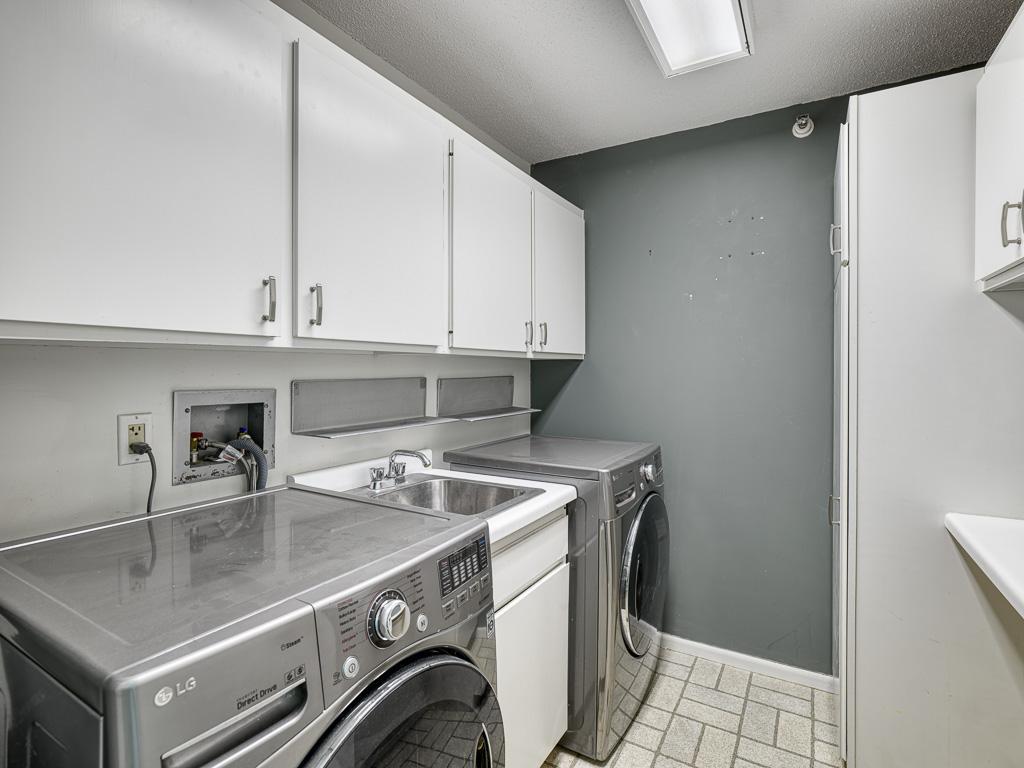 1235 Yale Place Unit: 609
