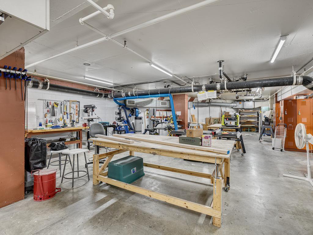 1235 Yale Place Unit: 609