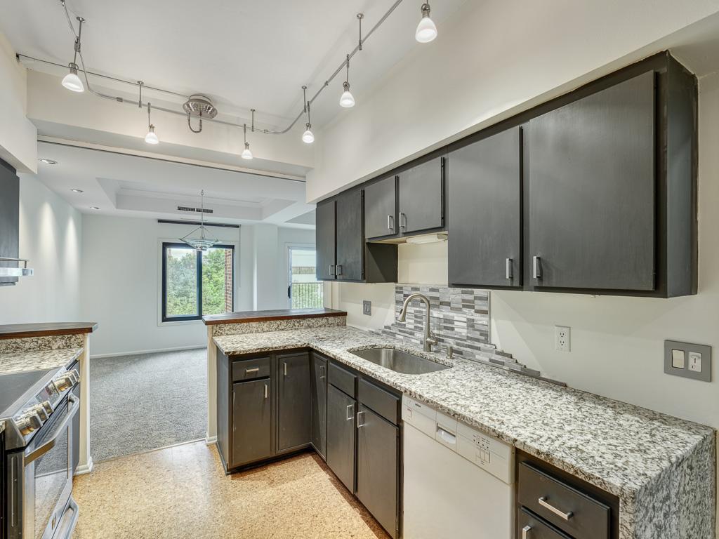 1235 Yale Place Unit: 609