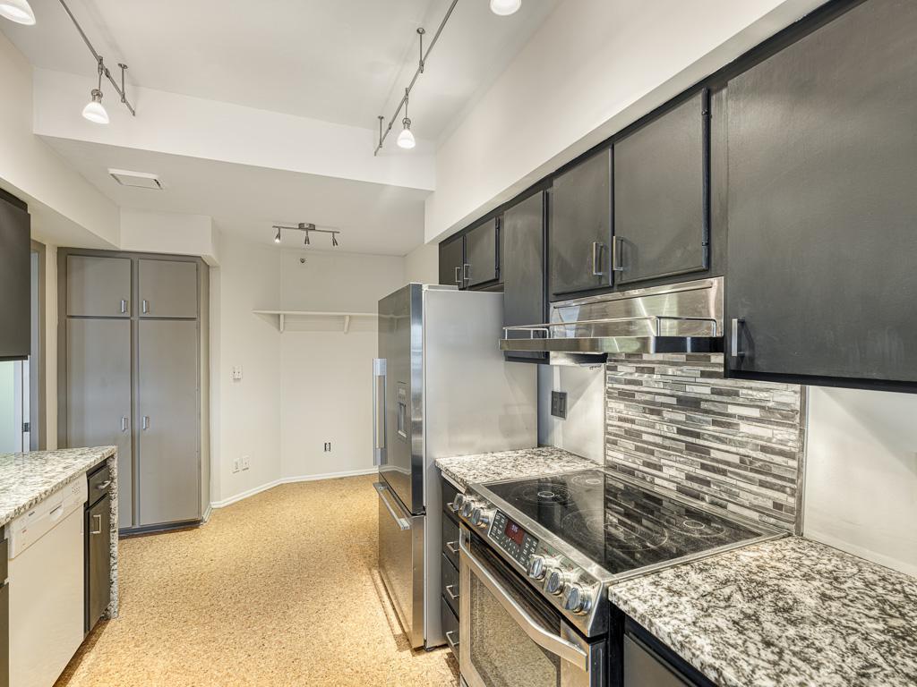 1235 Yale Place Unit: 609