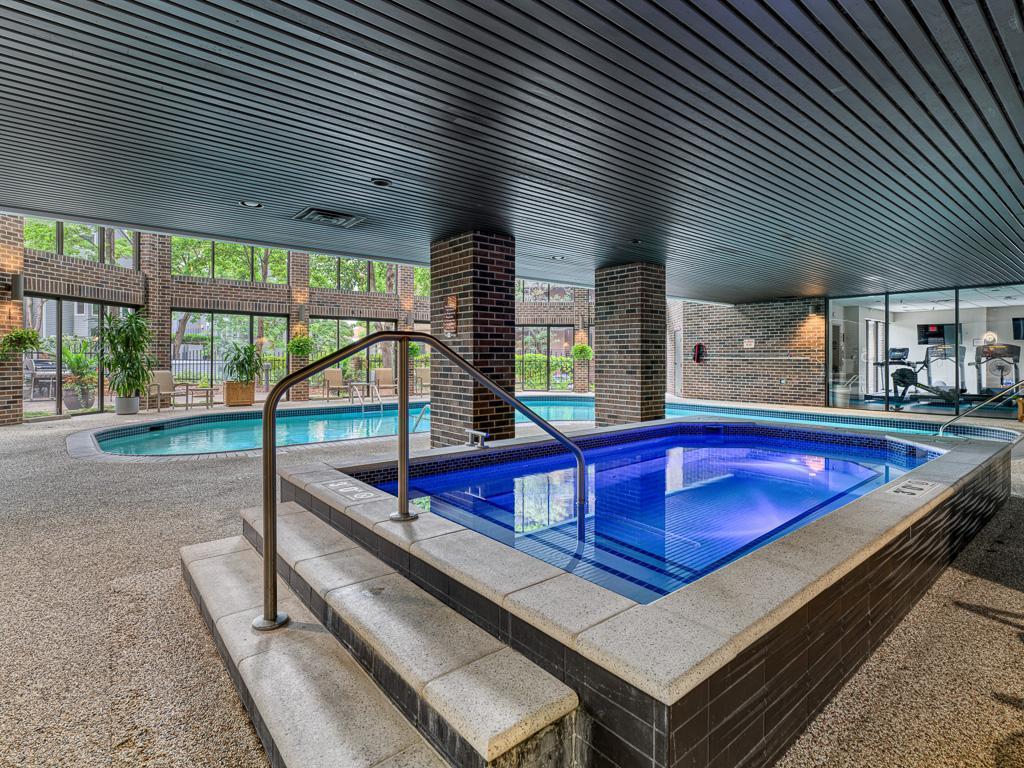 1235 Yale Place Unit: 609