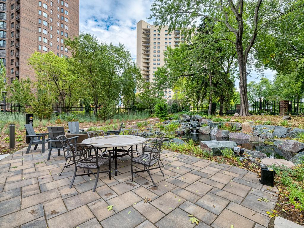 1235 Yale Place Unit: 609