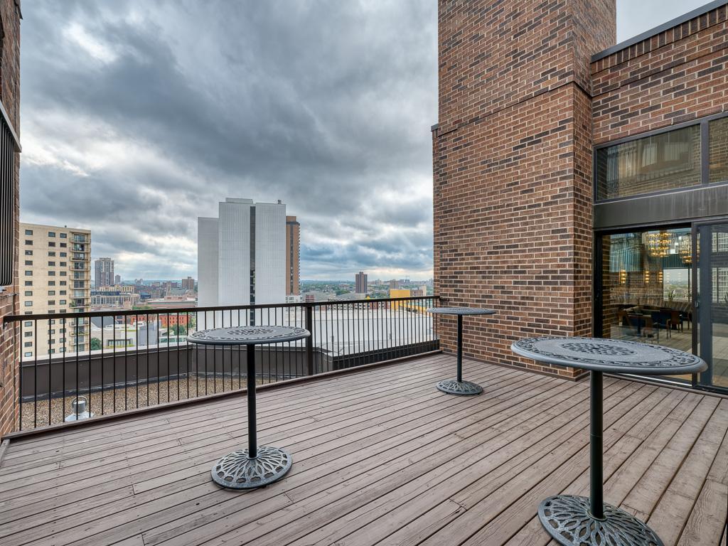 1235 Yale Place Unit: 609