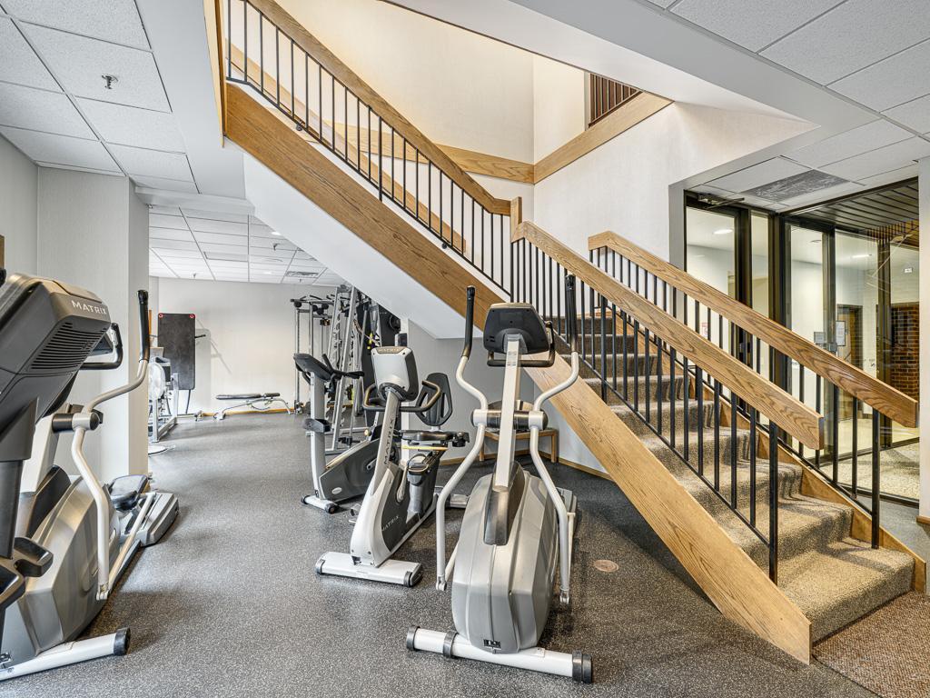 1235 Yale Place Unit: 609