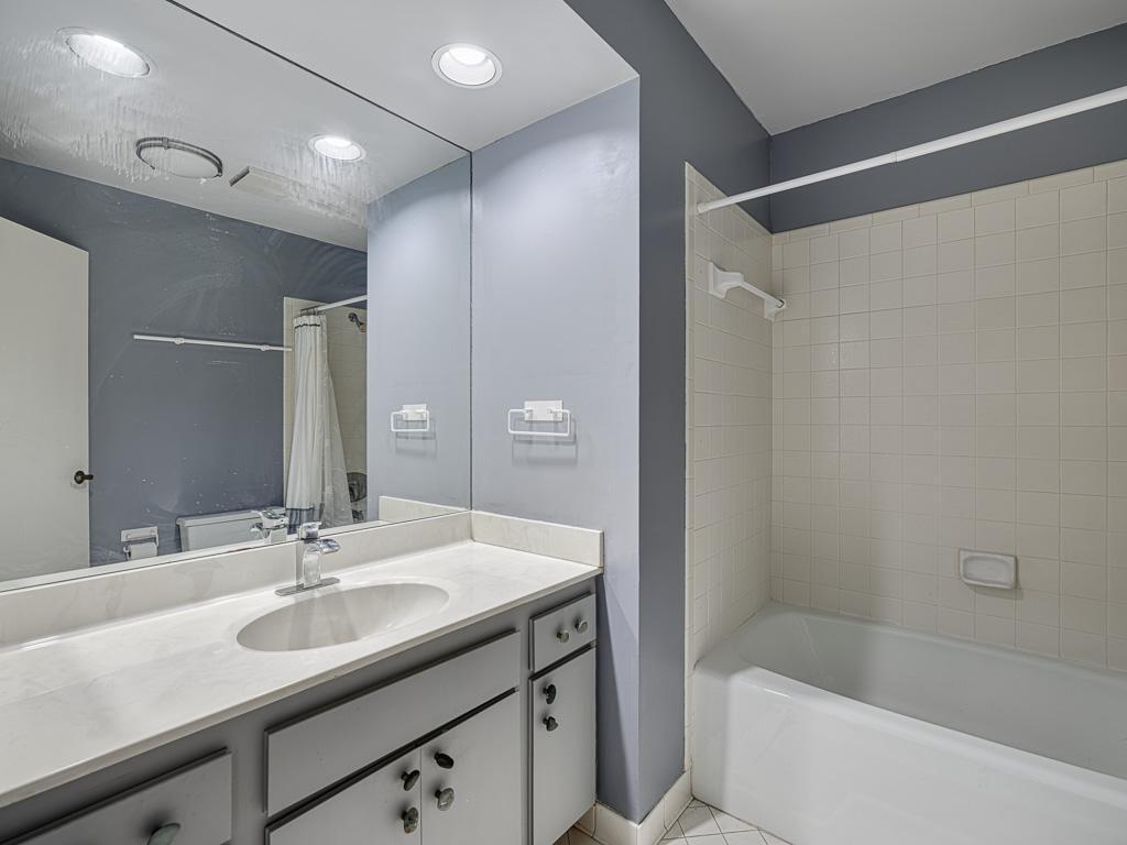 1235 Yale Place Unit: 609