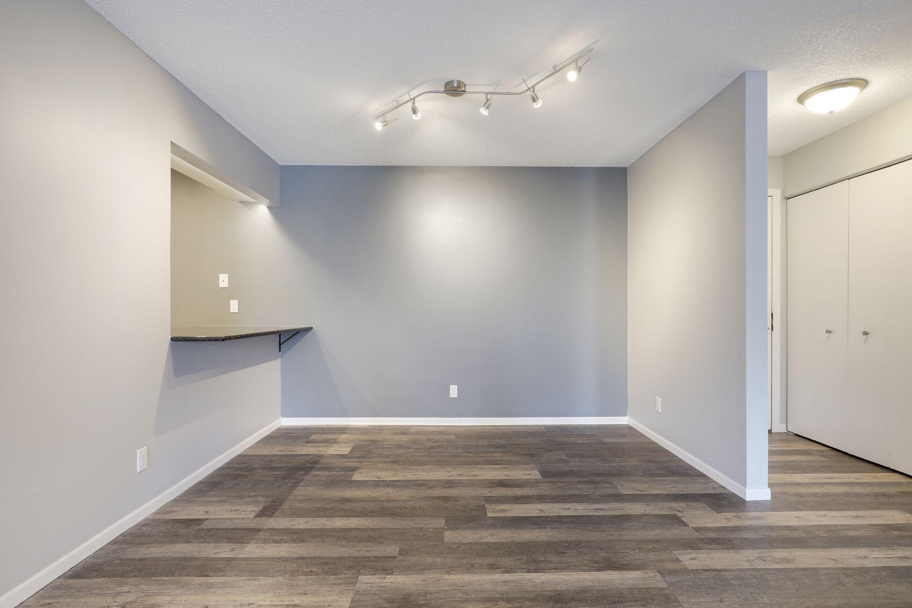 35 Nathan Lane N Unit: 0203