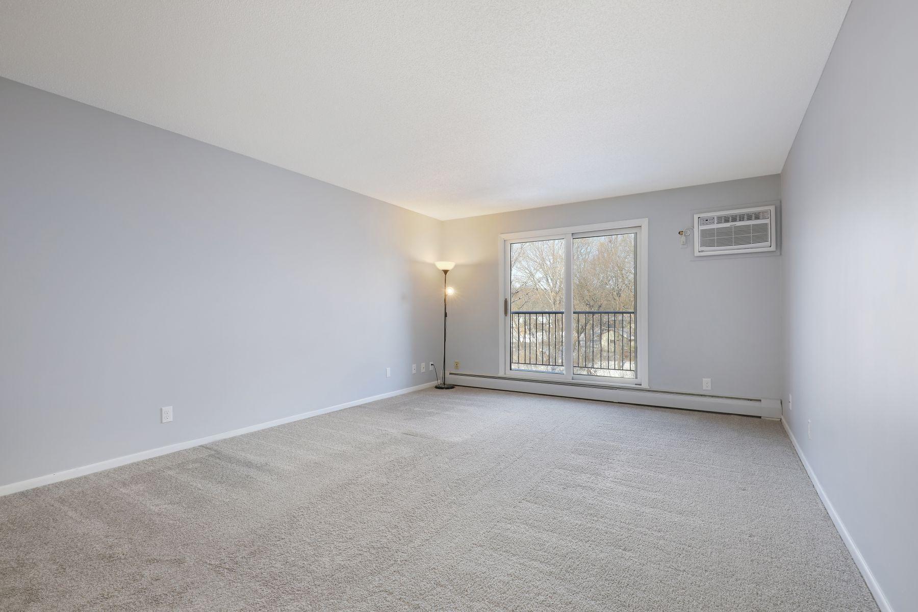 35 Nathan Lane N Unit: 0203