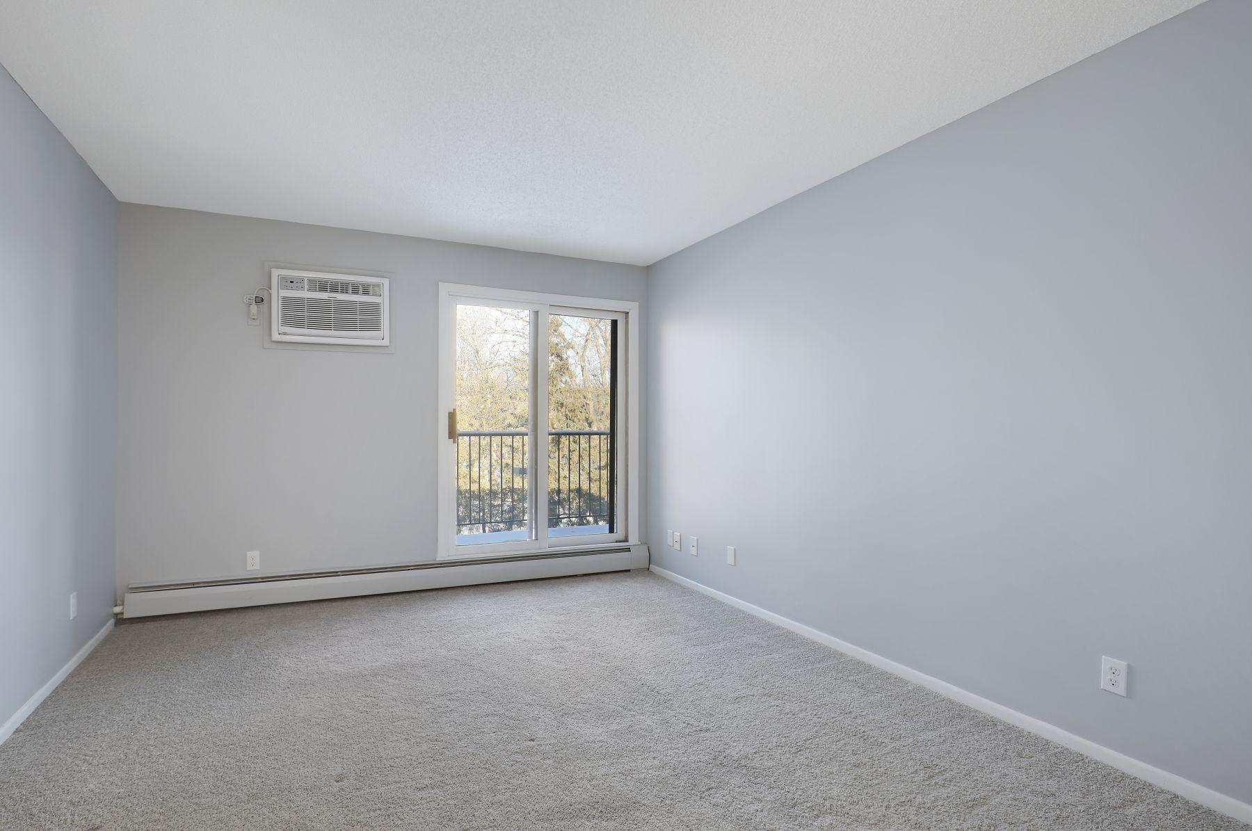 35 Nathan Lane N Unit: 0203