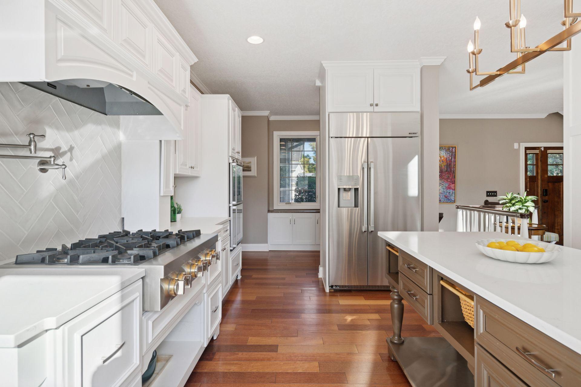 705 Queensland Lane N